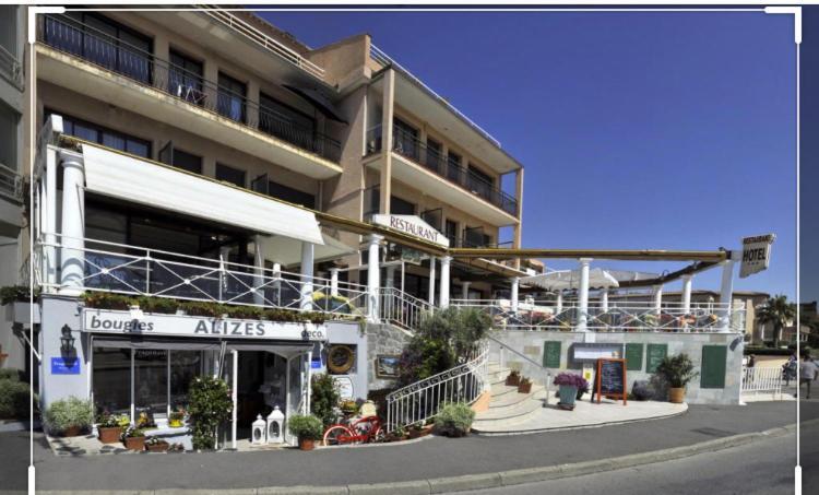 Cavalaire Sea View Cottage: Equipped for 4 with Pool, A/C, Wi-Fi & Bikes Exterior photo